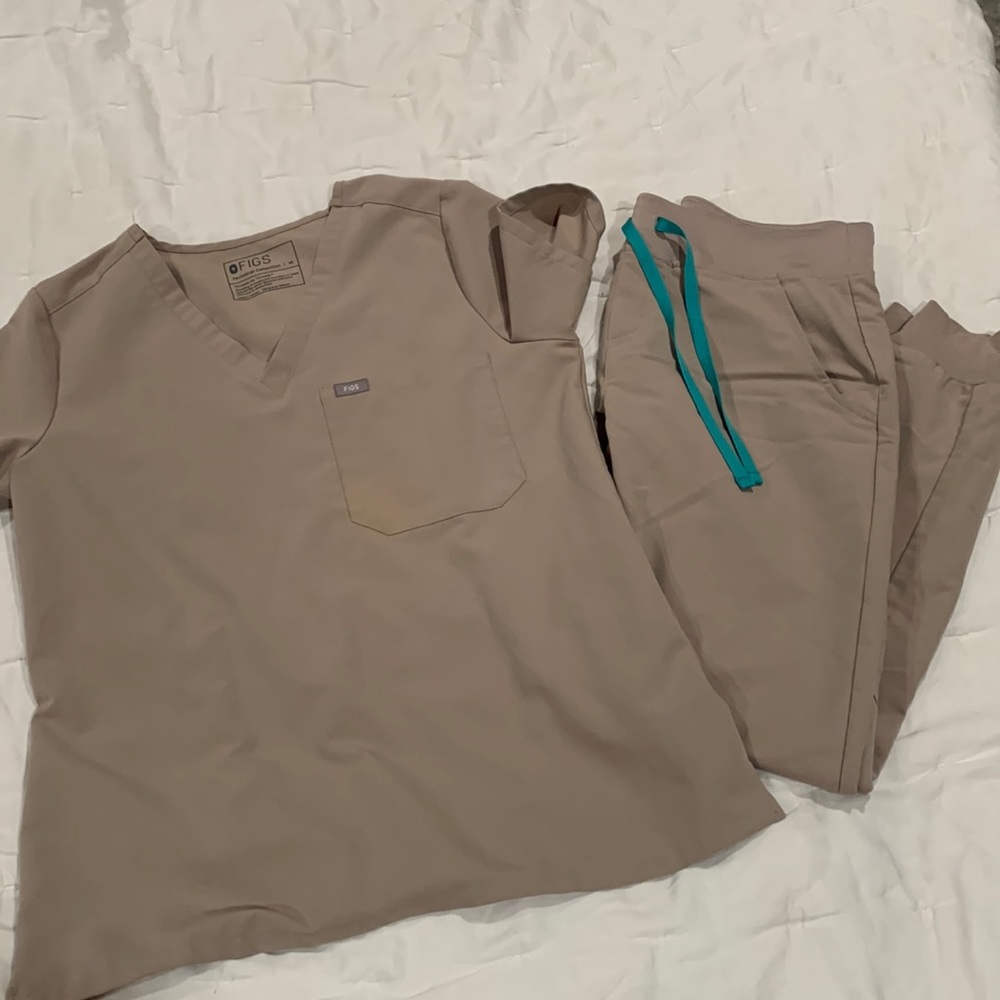 Boulder FIGS- Zamora joggers Small and Catalina top Medium